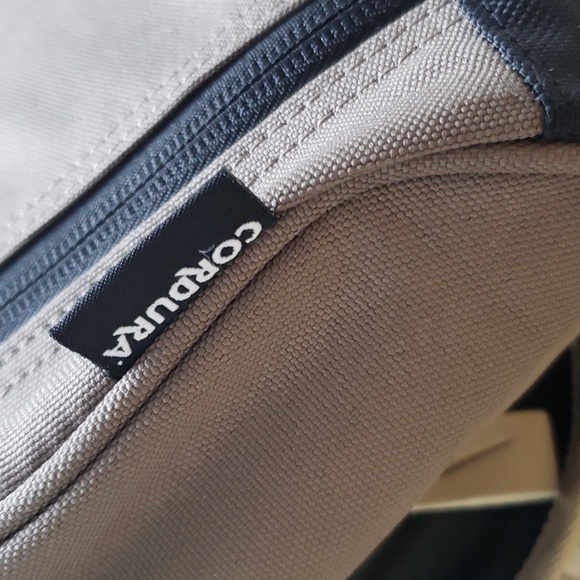 Nike 90s cordura messenger bag tan/cream/black colourway - Picture 3 of 17